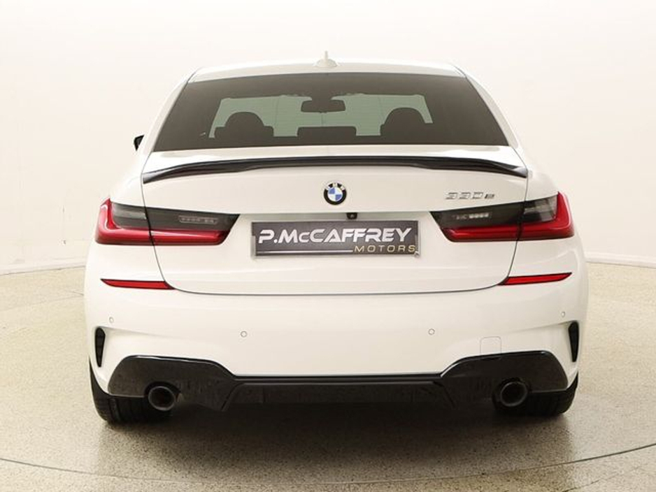 2021 BMW 3 Series - image 6