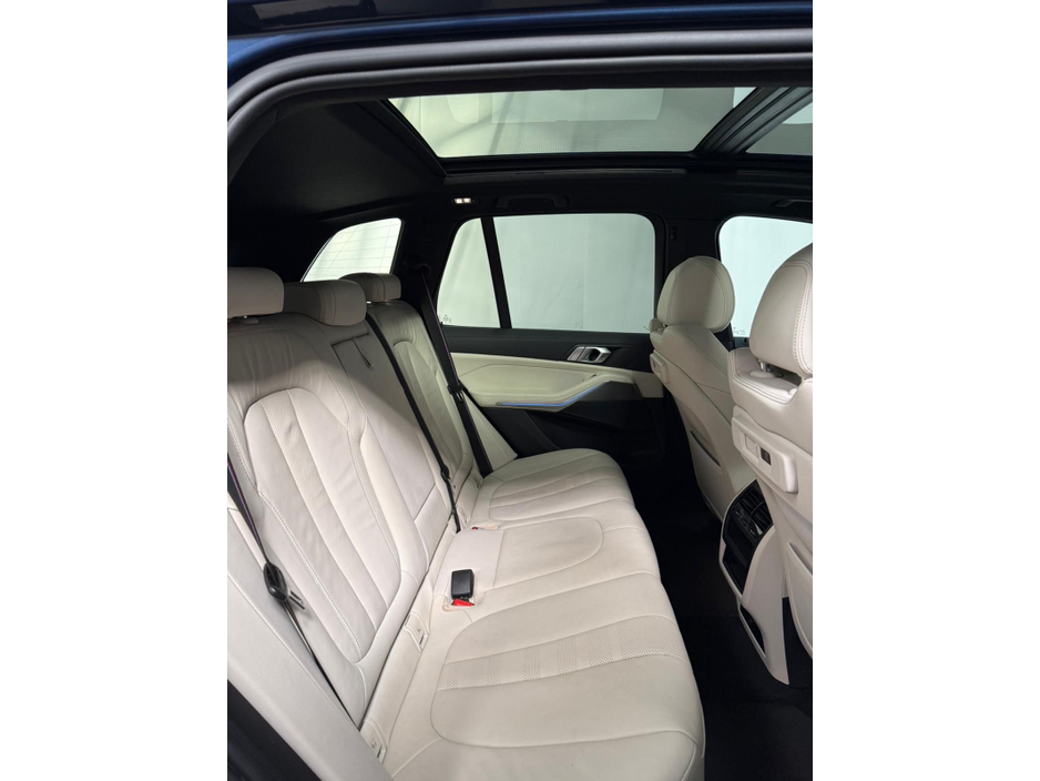 2022 BMW X5 - image 10
