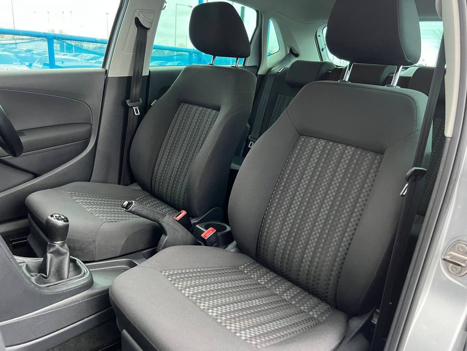 2017 Volkswagen Polo - image 7