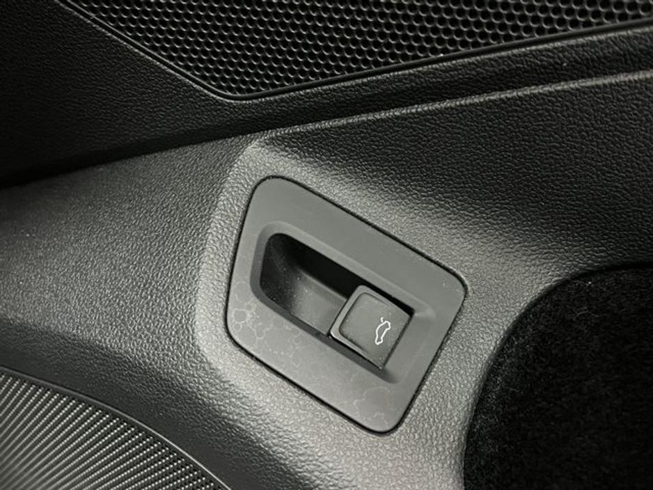 2020 Volkswagen Passat - image 30