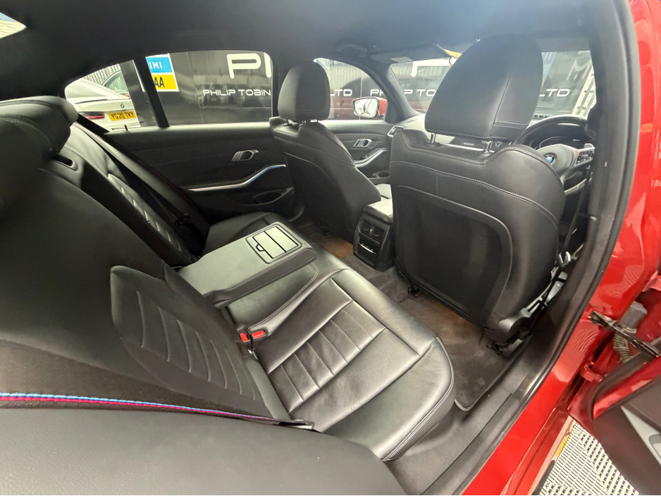 2020 BMW 3 Series - image 12
