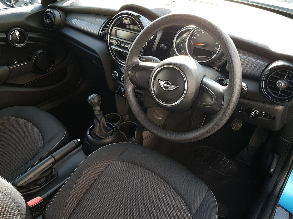 2017 MINI Hatch D €12,995