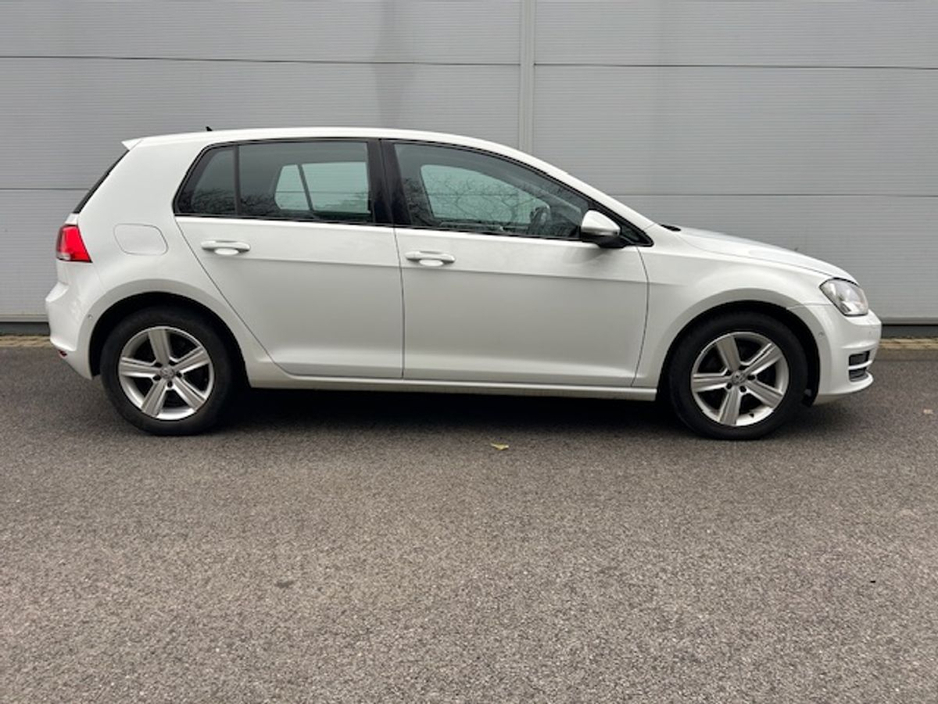 2016 Volkswagen Golf - image 2