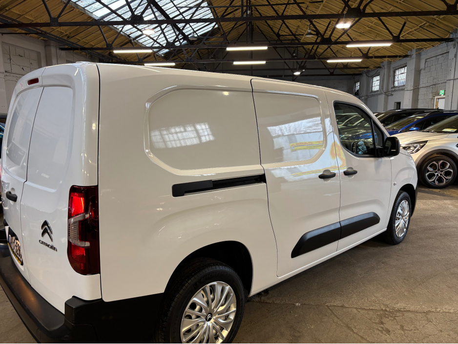 2024 Citroen Berlingo 1.5 dsl Lwb Only 17000 kms THIS PRICE IS VAT EXCLUSIVE Finance Available own this van from €90 per week €17,072