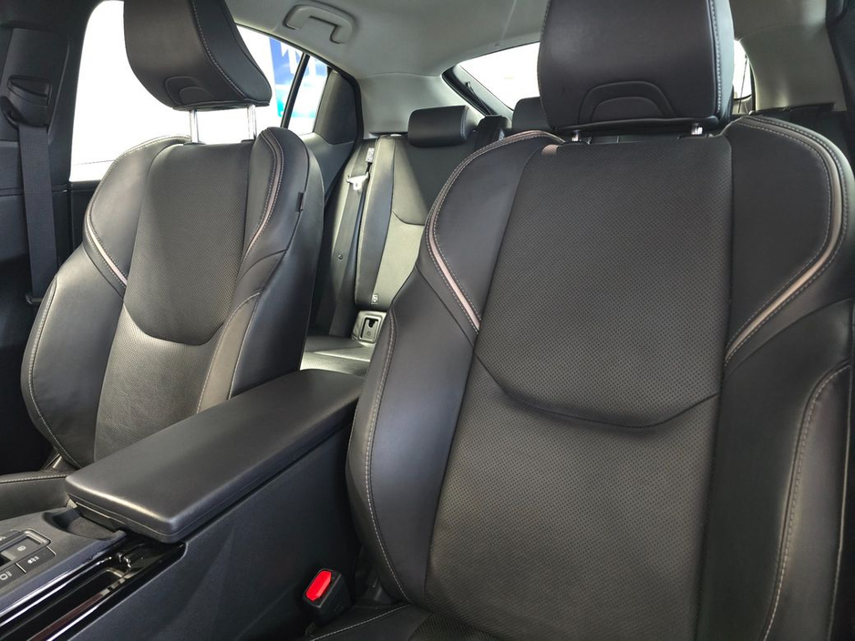 2023 Toyota Prius - image 9