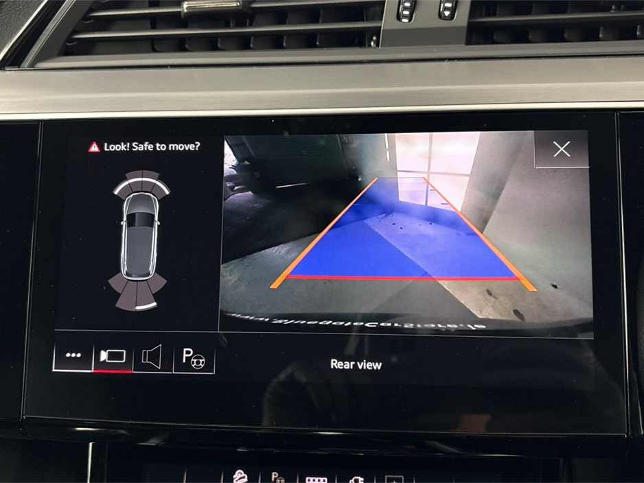 2023 Audi e-tron - image 33