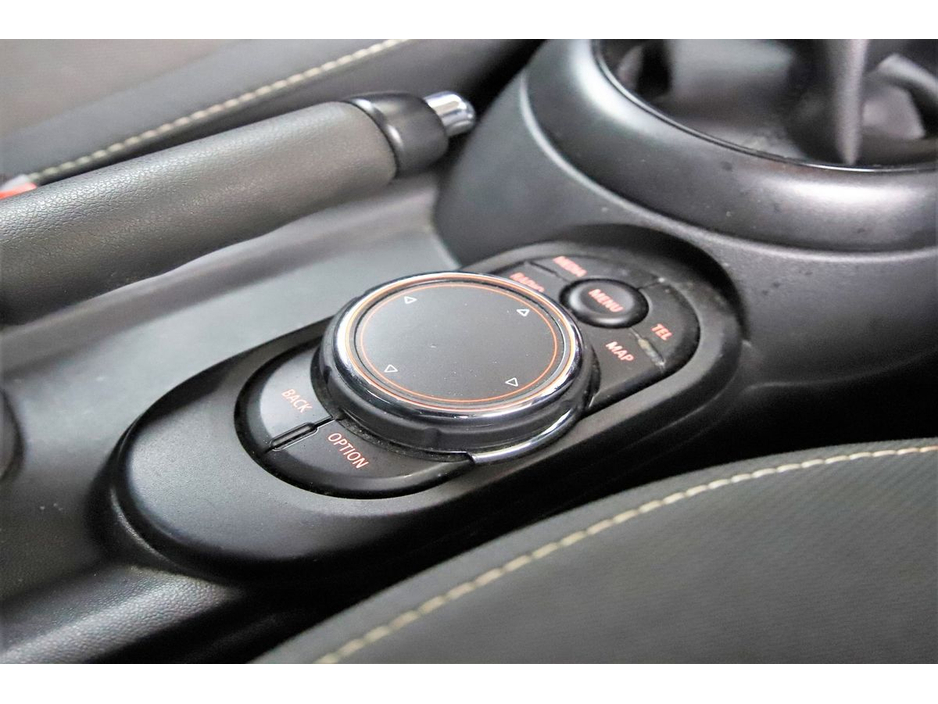 2016 MINI Hatch - image 22