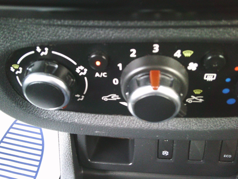 2018 Dacia Duster - image 14