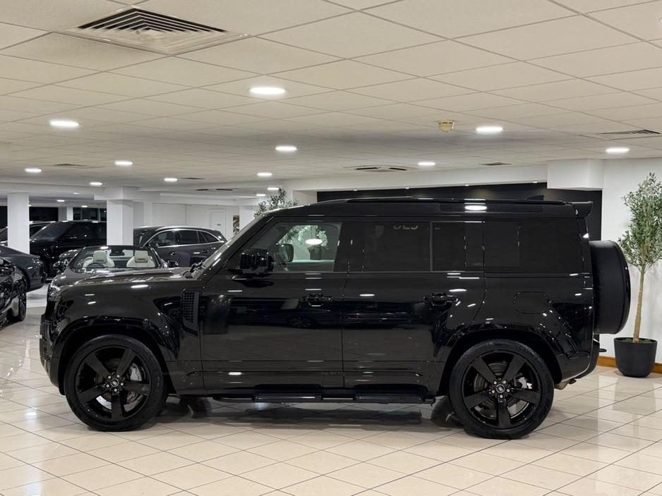 2025 Land Rover Defender X-DYNAMIC SE=HUGE SPEC//LIGHT INTERIOR//AS NEW=2 YEAR WARRANTY=TAILORED FINANCE PACKAGES AVAILABLE=TRADE IN'S WELCOME €104,995