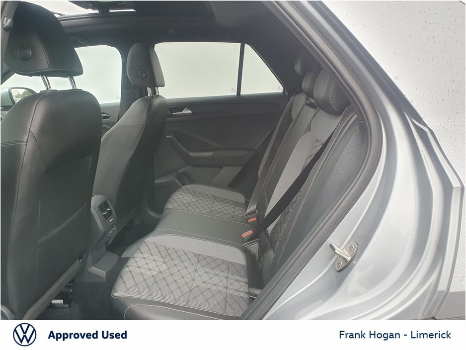 2024 Volkswagen T-Roc - image 7