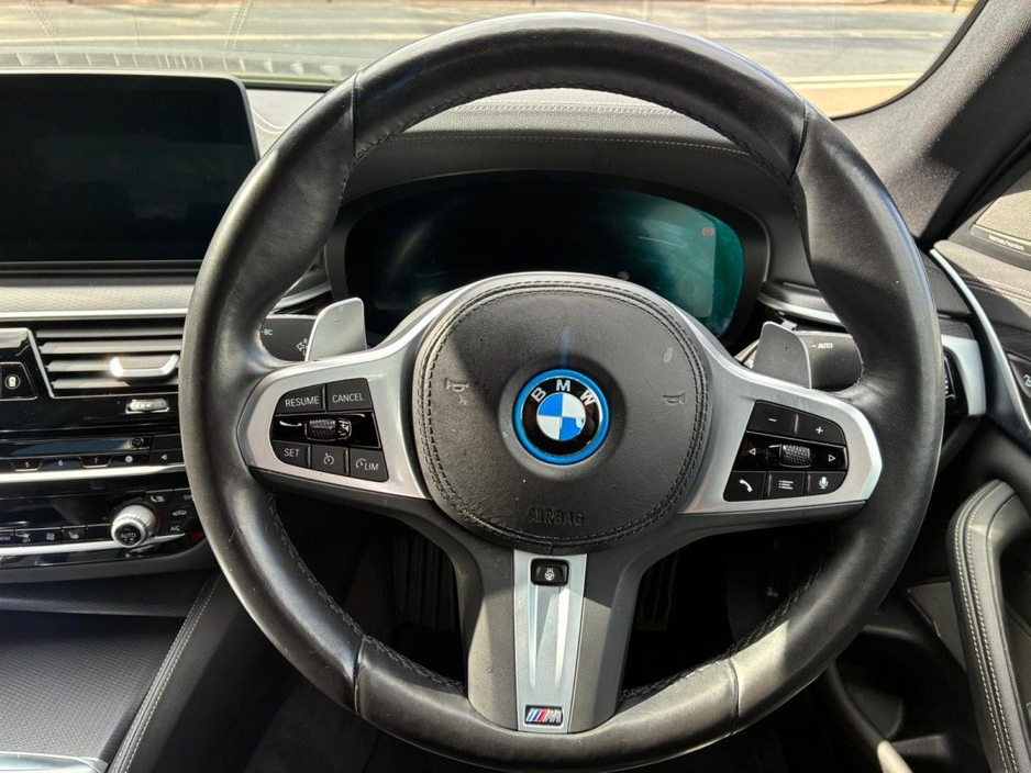 2023 BMW 5 Series - image 13