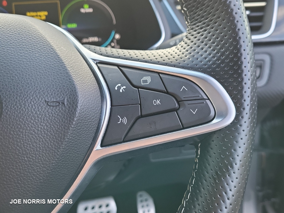 2023 Renault Captur E-TECH ENGINEERED 1.6i HRV AUTO 145HP €27,950