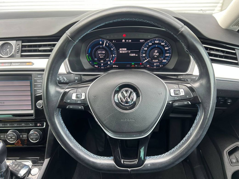 2016 Volkswagen Passat - image 5