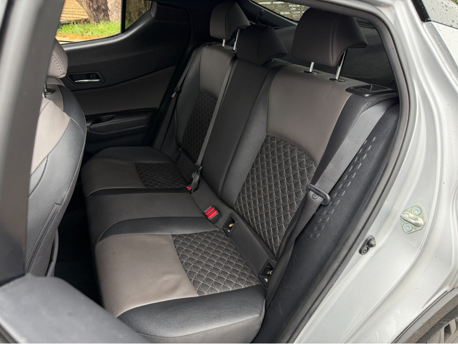 2023 Toyota C-HR HYBRID..Keyless Entry..Apple CarPlay €22,750