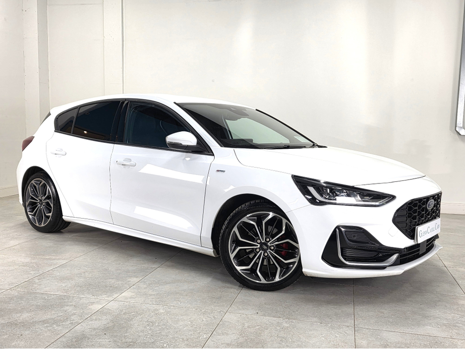 2023 Ford Focus - image 3