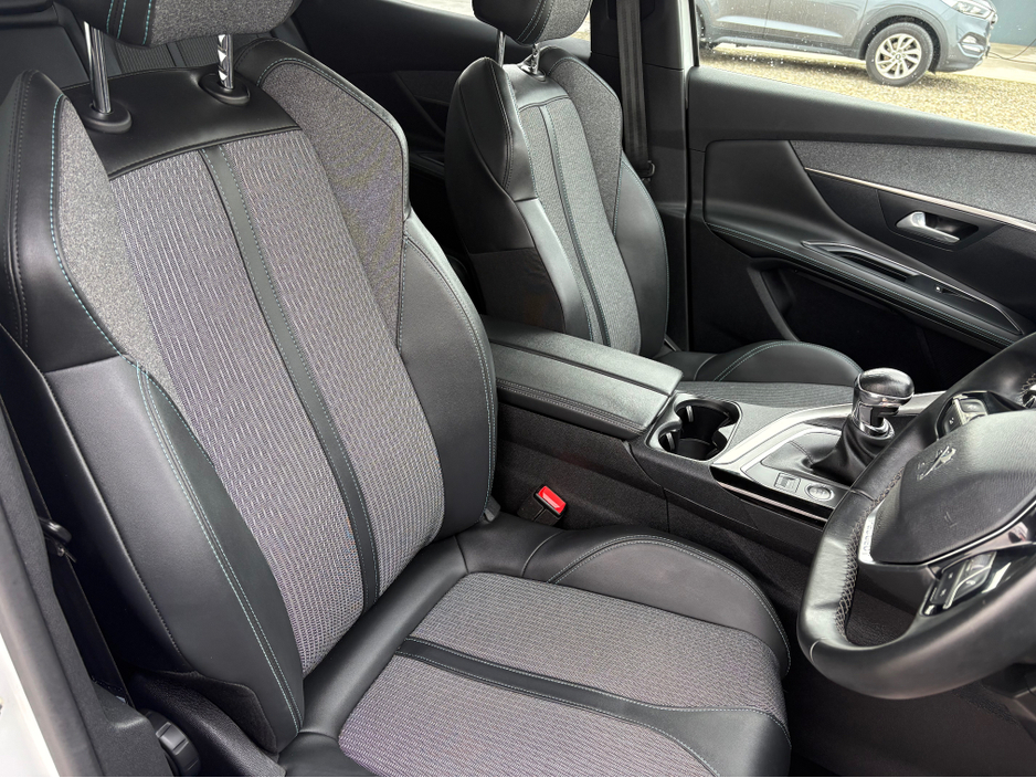 2021 Peugeot 3008 - image 15