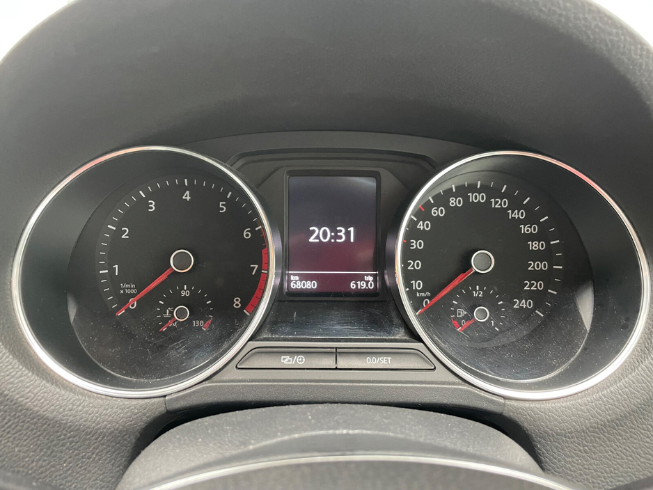 2015 Volkswagen Polo - image 25