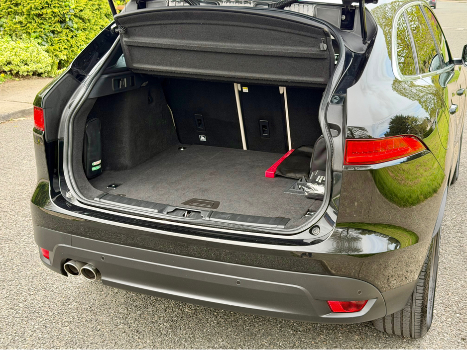 2017 Jaguar F-Pace - image 7