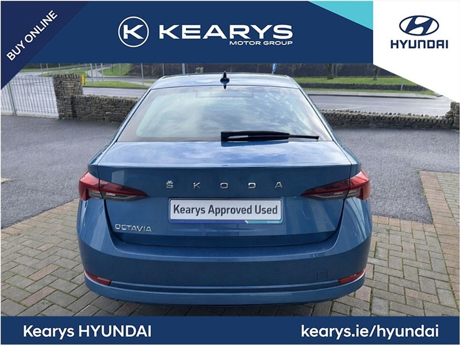 2021 Skoda Octavia - image 2