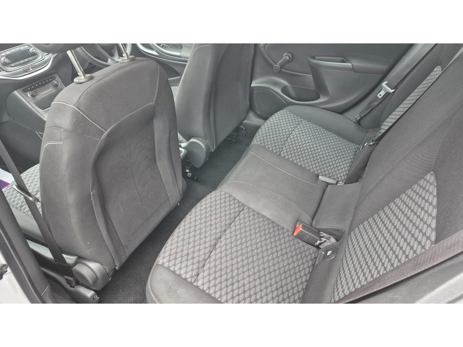 2018 Opel Astra - image 3