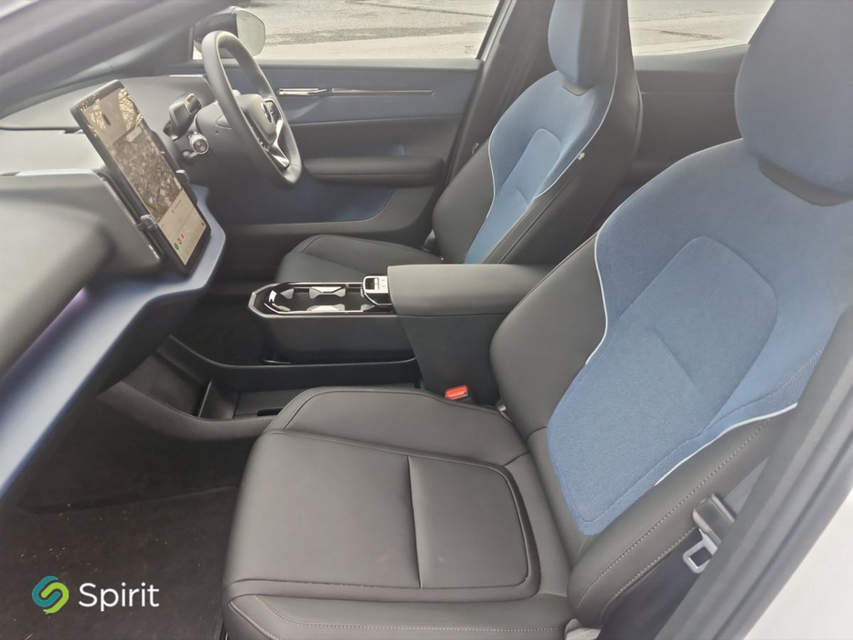 2024 Volvo EX30 - image 3