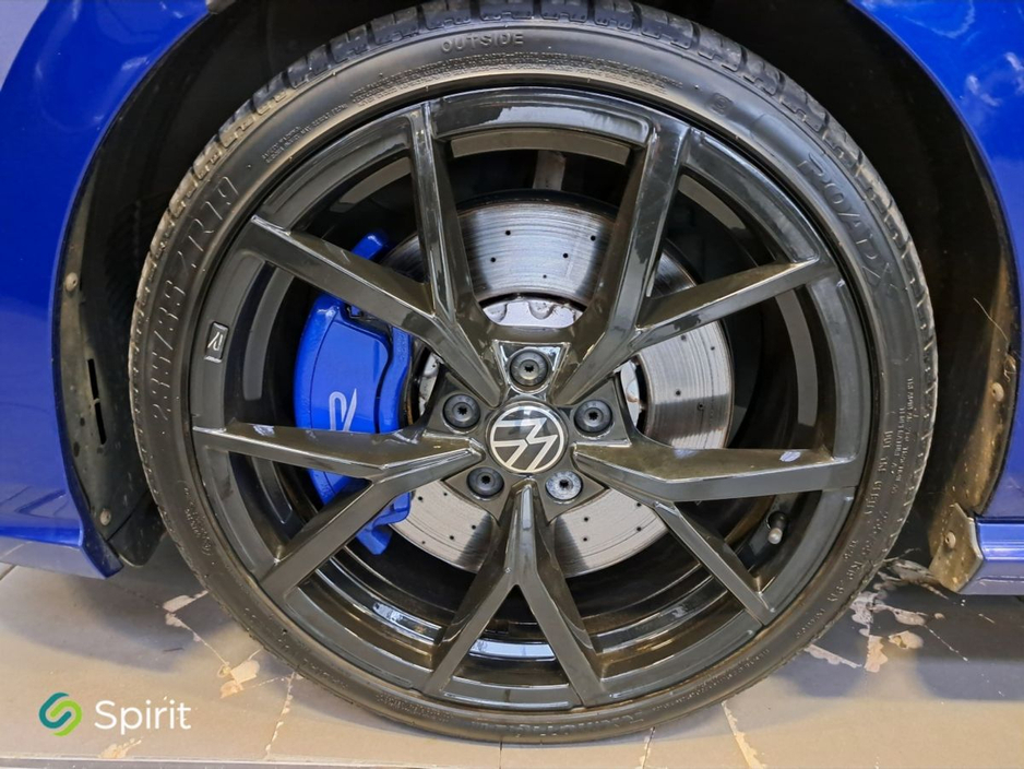 2021 Volkswagen Golf - image 9