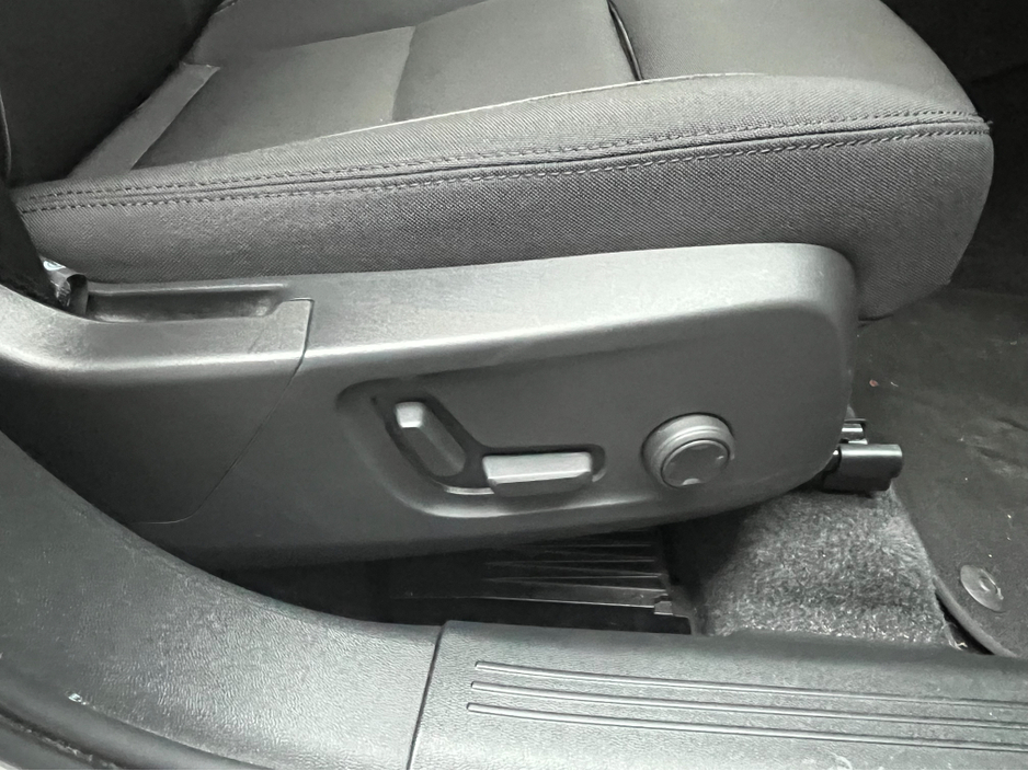 2021 Volvo XC40 €30950 2021 VOLVO XC40 RECHARGE PLUG-IN HYBRID T5 1.5 AUTOMATIC / CRUISE CONTROL / 360° PARKING CAMERA / ELECTRIC MEMORY & HEATED SEATS / HEATED STEERING WHEEL / APPLE CARPLAY €30,950