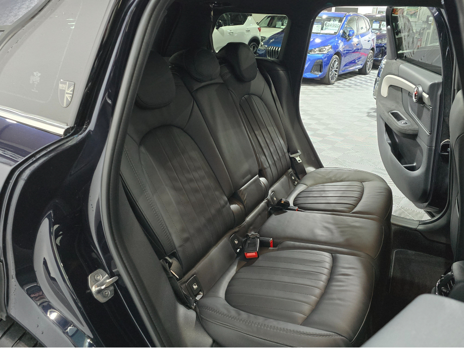 2023 MINI Countryman - image 11