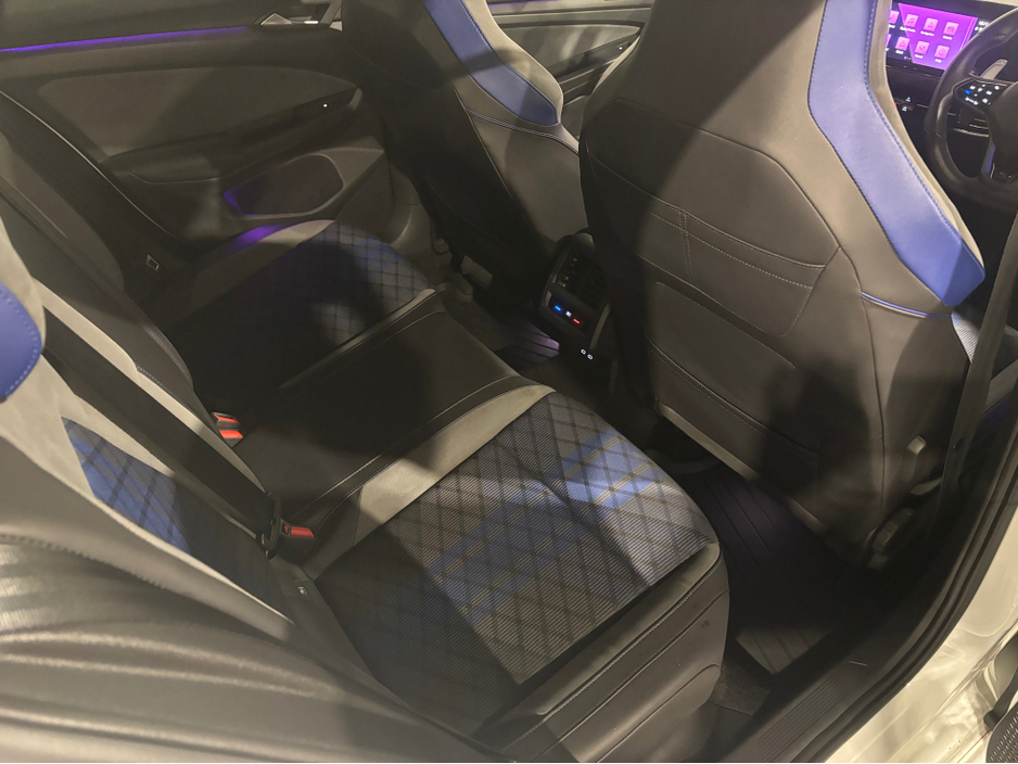 2021 Volkswagen Golf - image 15