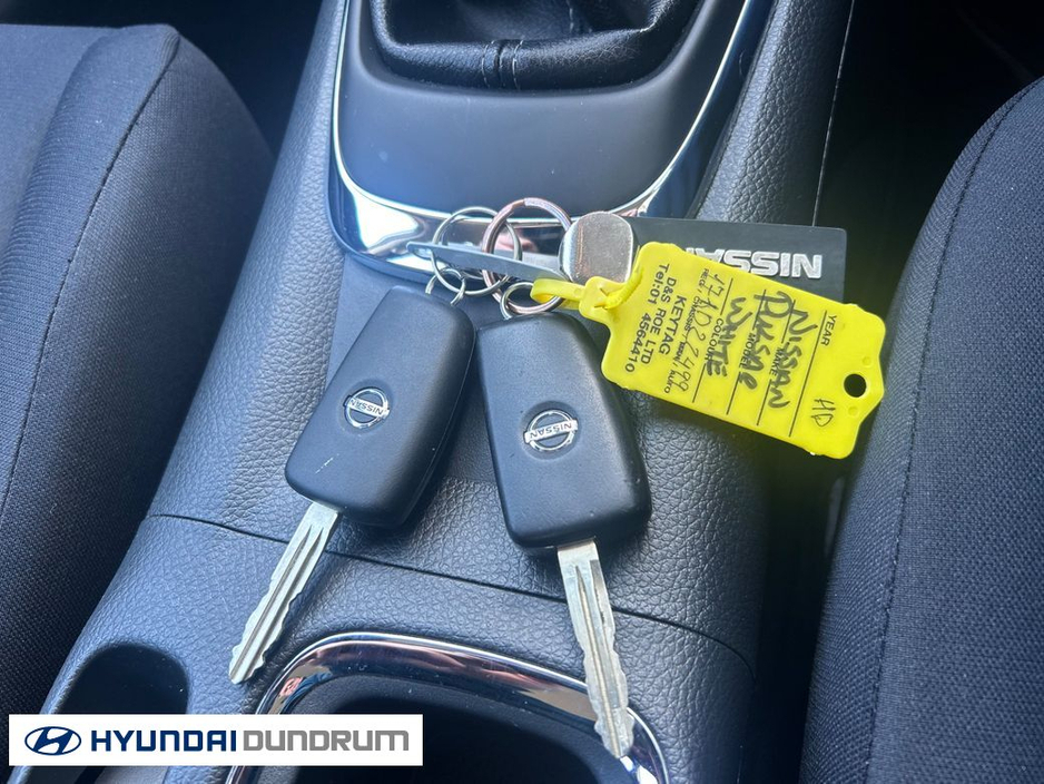 2017 Nissan Pulsar - image 19