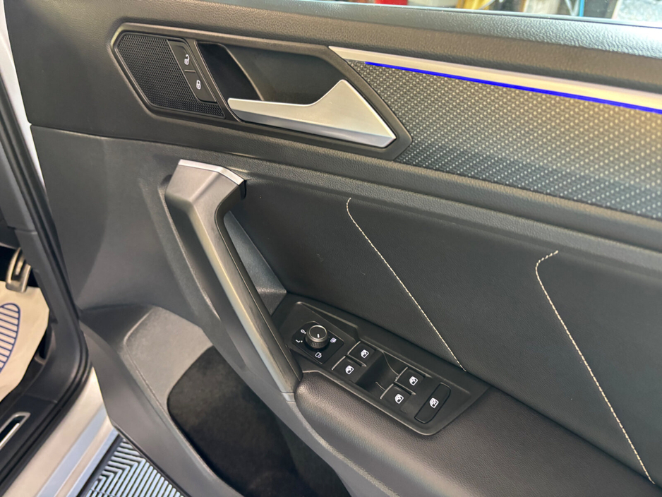 2023 Volkswagen Tiguan - image 9