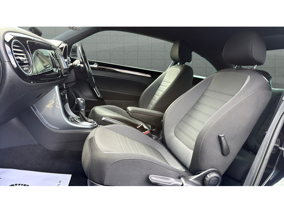 2017 Volkswagen Beetle - image 13