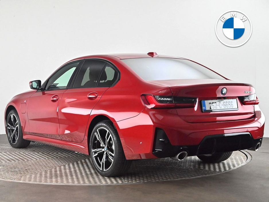 2025 BMW 3 Series - image 2