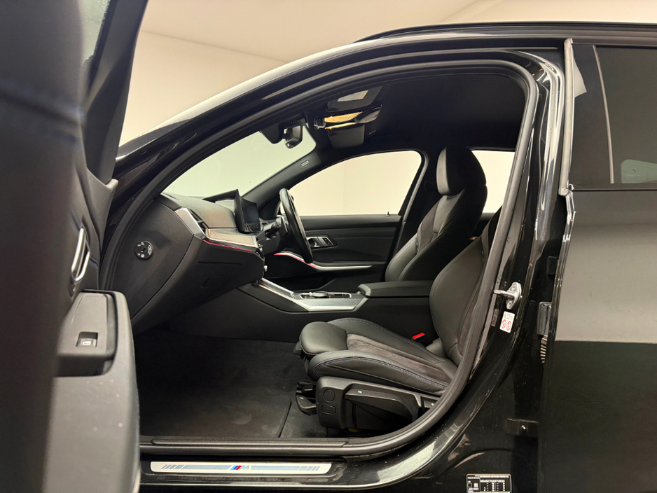 2023 BMW 3 Series - image 14