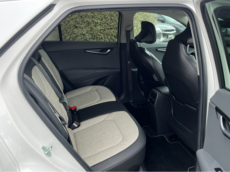 2023 Kia Niro - image 9