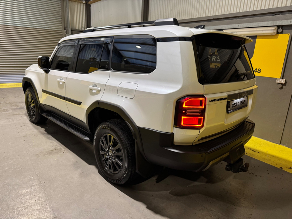 2025 Toyota Landcruiser - image 3