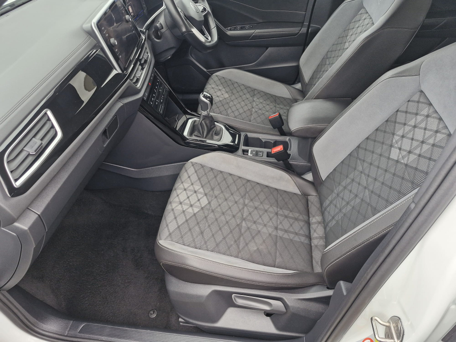 2022 Volkswagen T-Roc - image 22