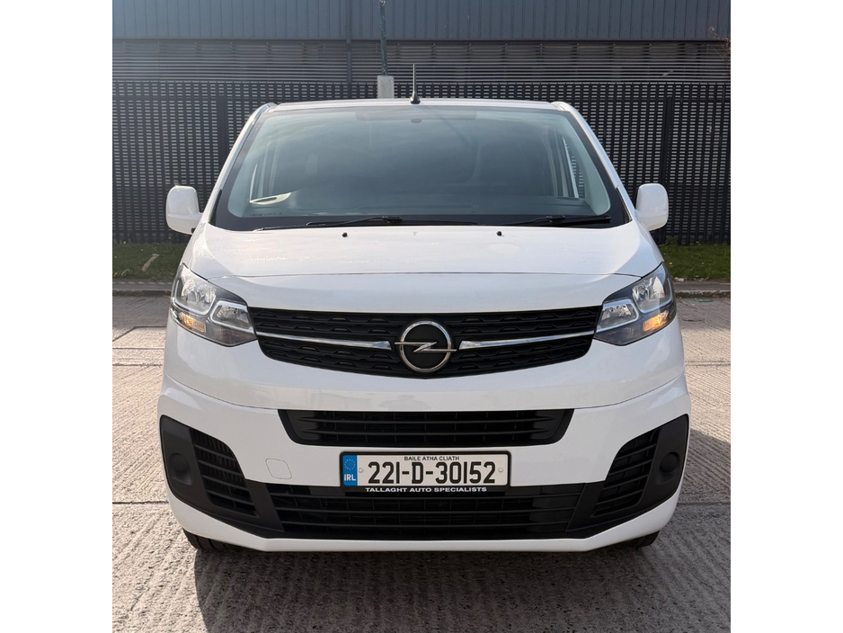 2022 Opel Vivaro - image 2