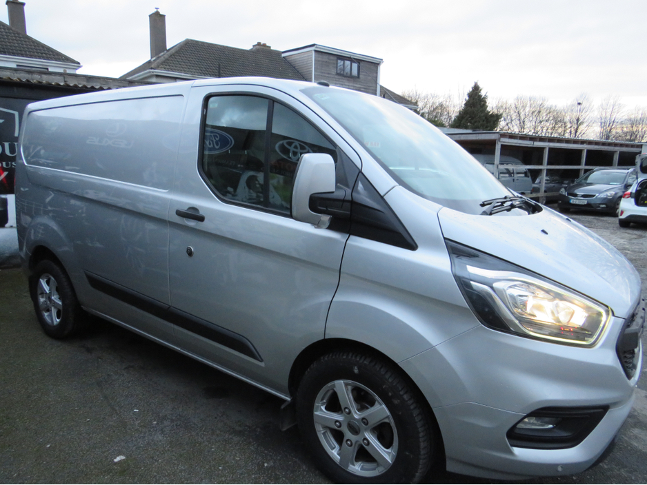 2020 Ford Transit Custom - image 9