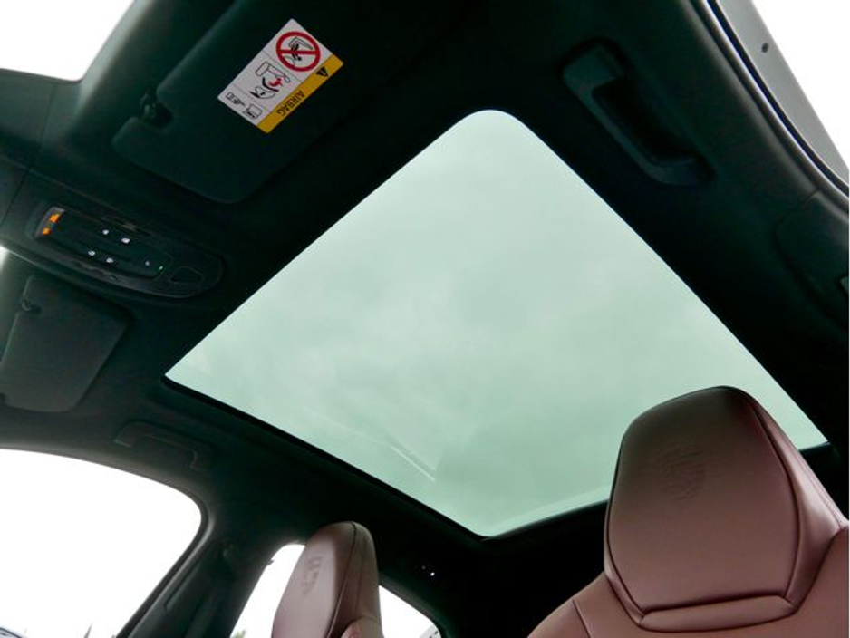 2024 Porsche Cayenne - image 32