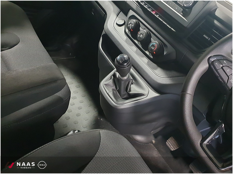 2024 Renault Trafic - image 16