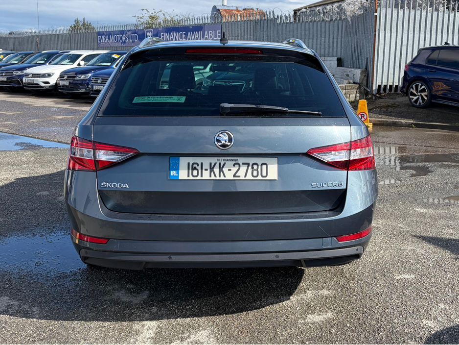 2016 Skoda Superb - image 5