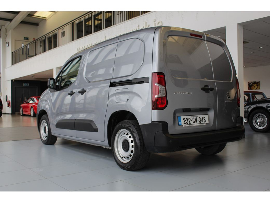 2023 Peugeot Partner - image 8