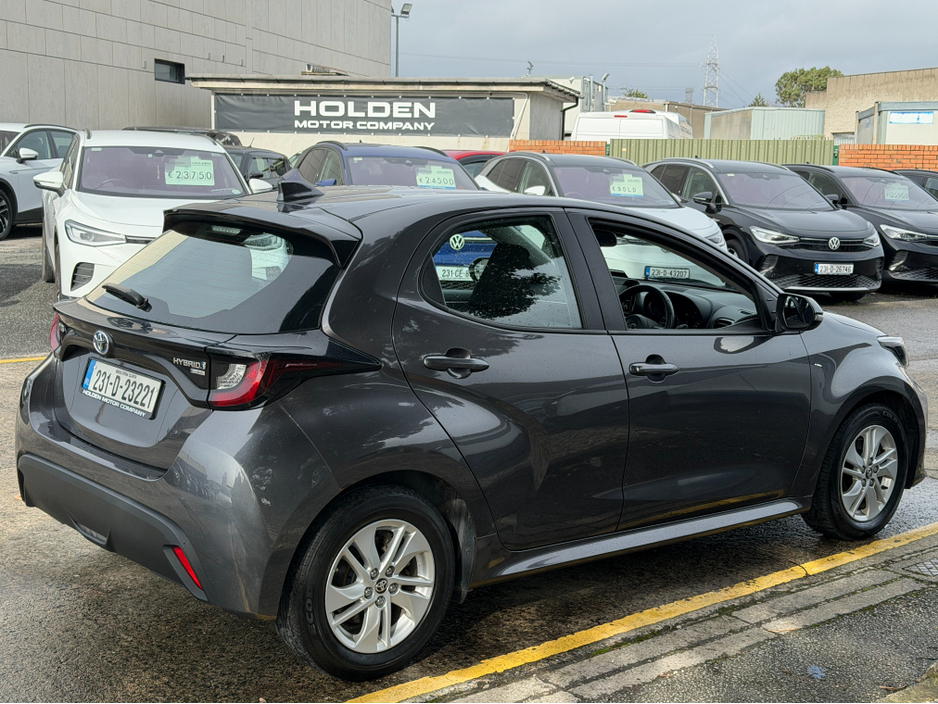 2023 Toyota Yaris - image 8