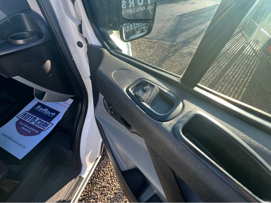 2018 Ford Transit Custom - image 12