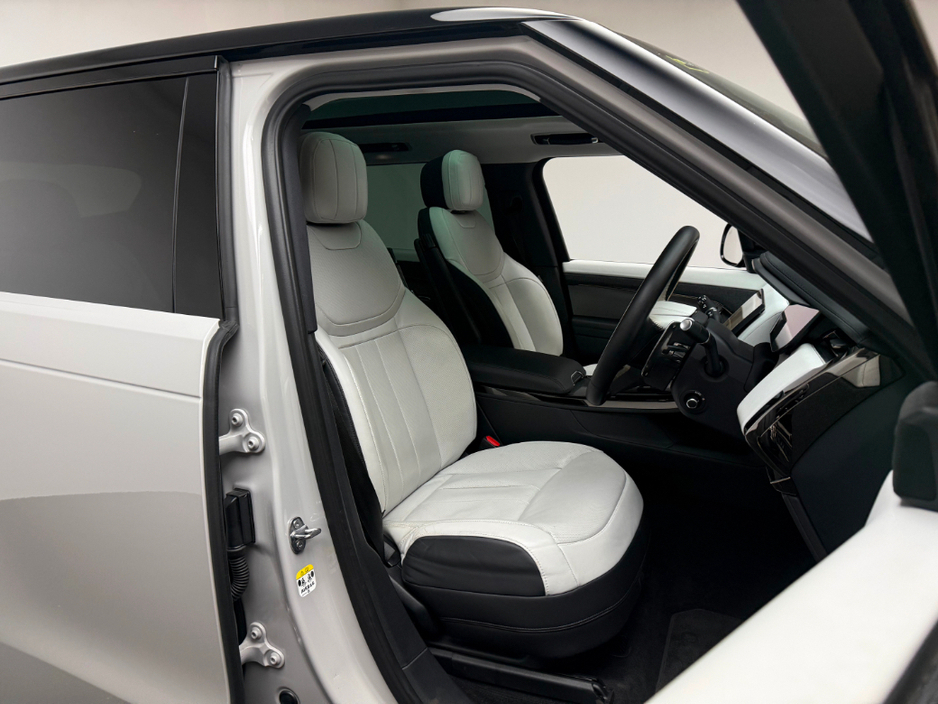 2024 Land Rover Range Rover Sport - image 11