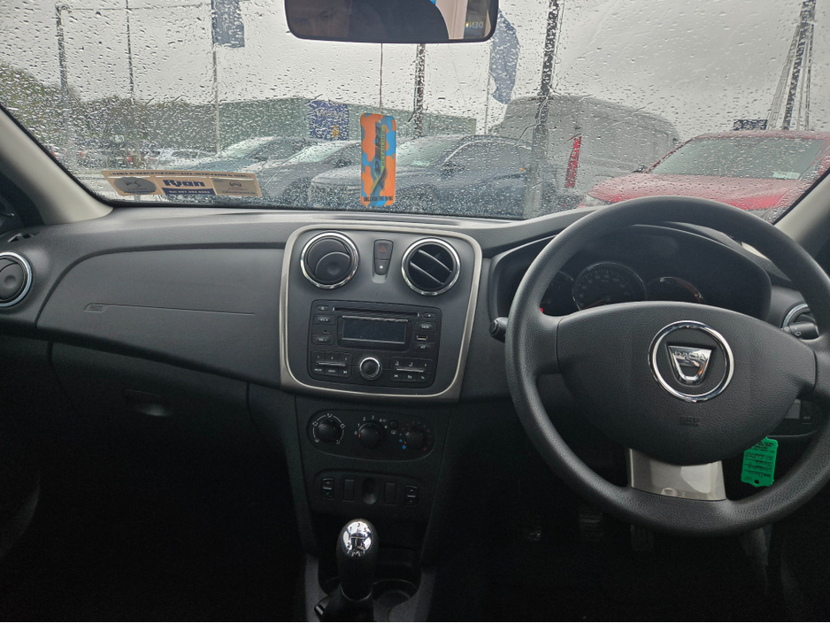 2016 Dacia Sandero - image 8