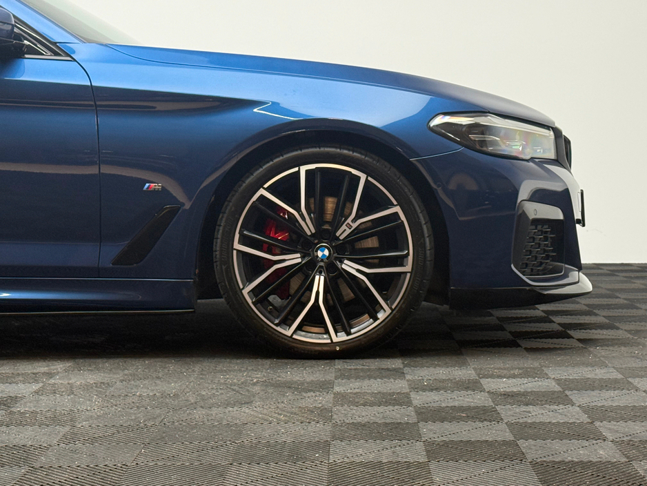 2021 BMW 5 Series - image 9