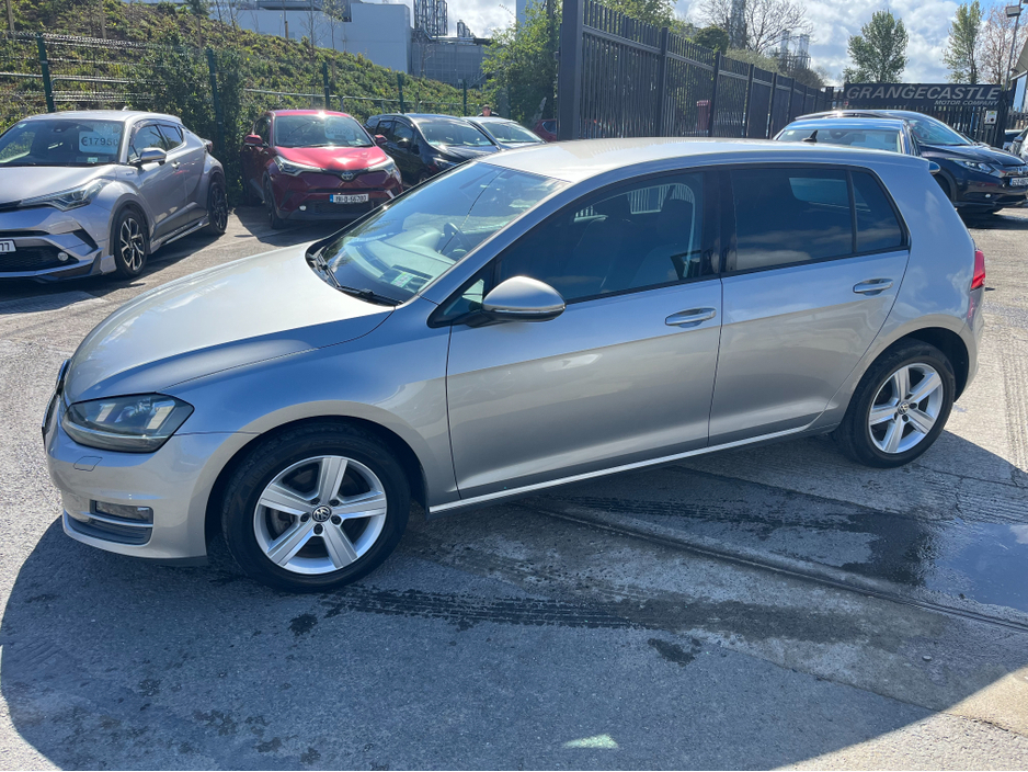 2015 Volkswagen Golf - image 4