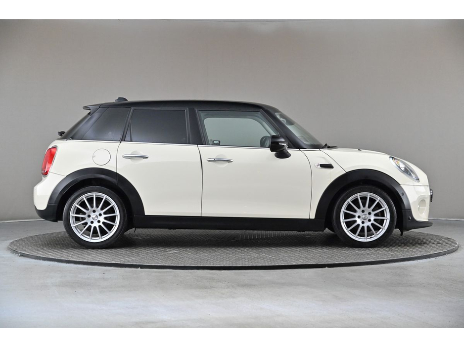 2018 MINI Hatch 1.5 COOPER 5DR*17" ALLOY WHEELS*PRIVACY GLASS*P*REVERSE CAMERA* €19,890